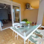 Luz De Luna Moderno En Con Terraza Y Piscina By Family Homes Daire *