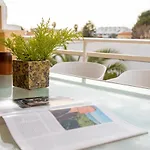 Daire Luz De Luna Moderno En Con Terraza Y Piscina By Family Homes *