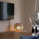 Luz De Luna Moderno En Con Terraza Y Piscina By Family Homes Daire
