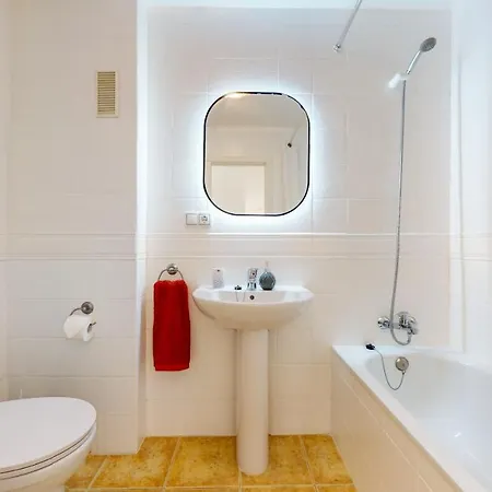 Luz De Luna Moderno En Con Terraza Y Piscina By Family Homes * Dénia