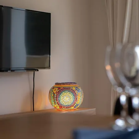 Luz De Luna Moderno En Con Terraza Y Piscina By Family Homes Apartment