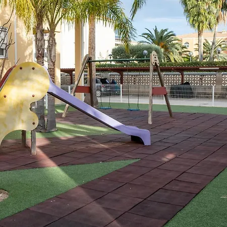 Luz De Luna Moderno En Con Terraza Y Piscina By Family Homes * Dénia