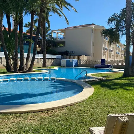 Luz De Luna Moderno En Con Terraza Y Piscina By Family Homes * Dénia