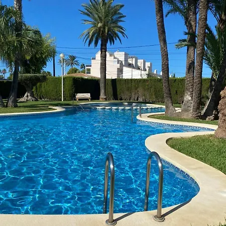 Luz De Luna Moderno En Con Terraza Y Piscina By Family Homes Apartment