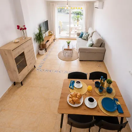 Luz De Luna Moderno En Con Terraza Y Piscina By Family Homes Dénia